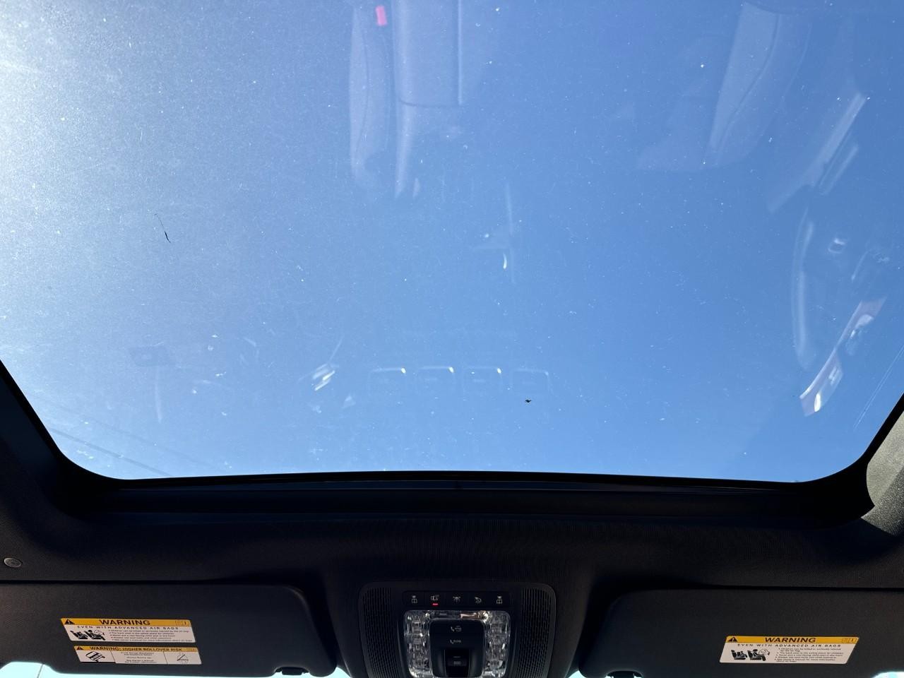 Mercedes-Benz GLE Vehicle Full-screen Gallery Image 11