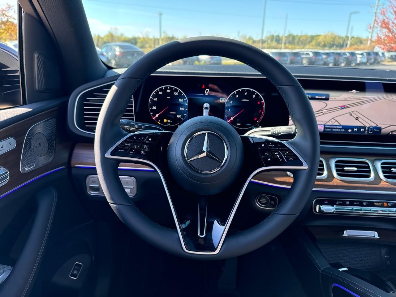 Mercedes-Benz GLE Vehicle Full-screen Gallery Image 13