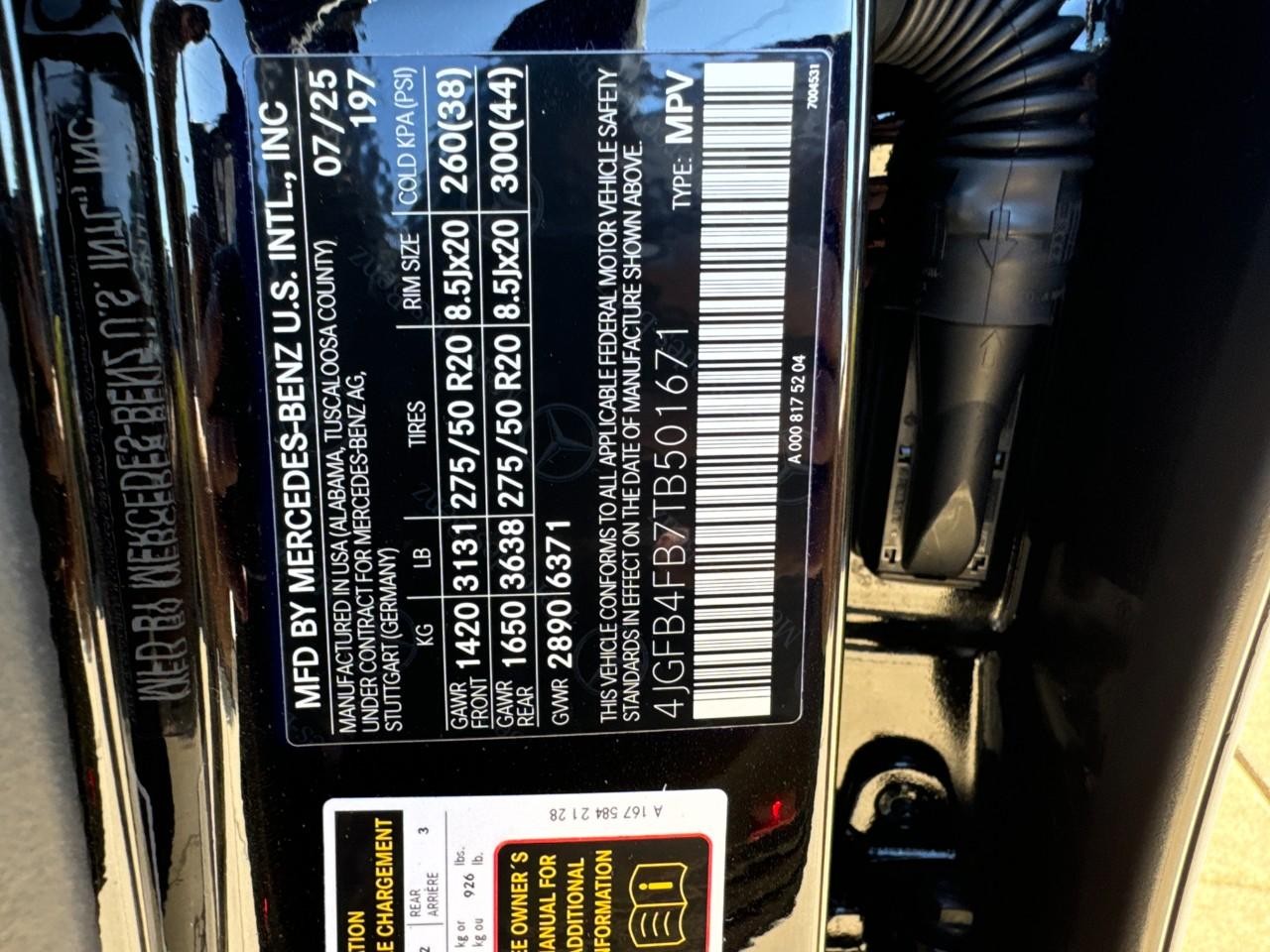 Mercedes-Benz GLE Vehicle Full-screen Gallery Image 38