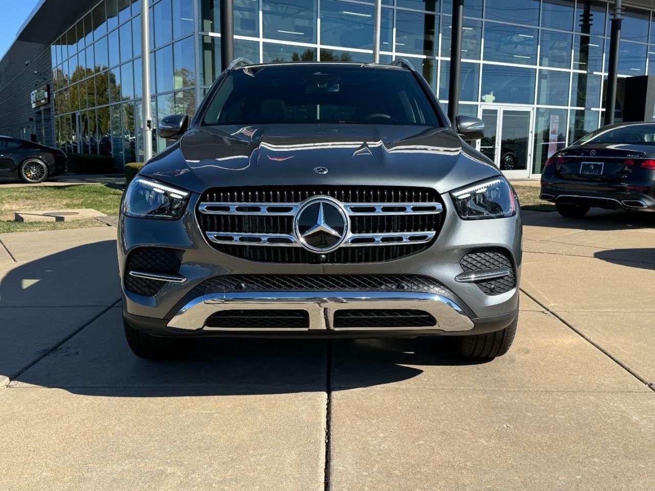 Mercedes-Benz GLE Vehicle Full-screen Gallery Image 7