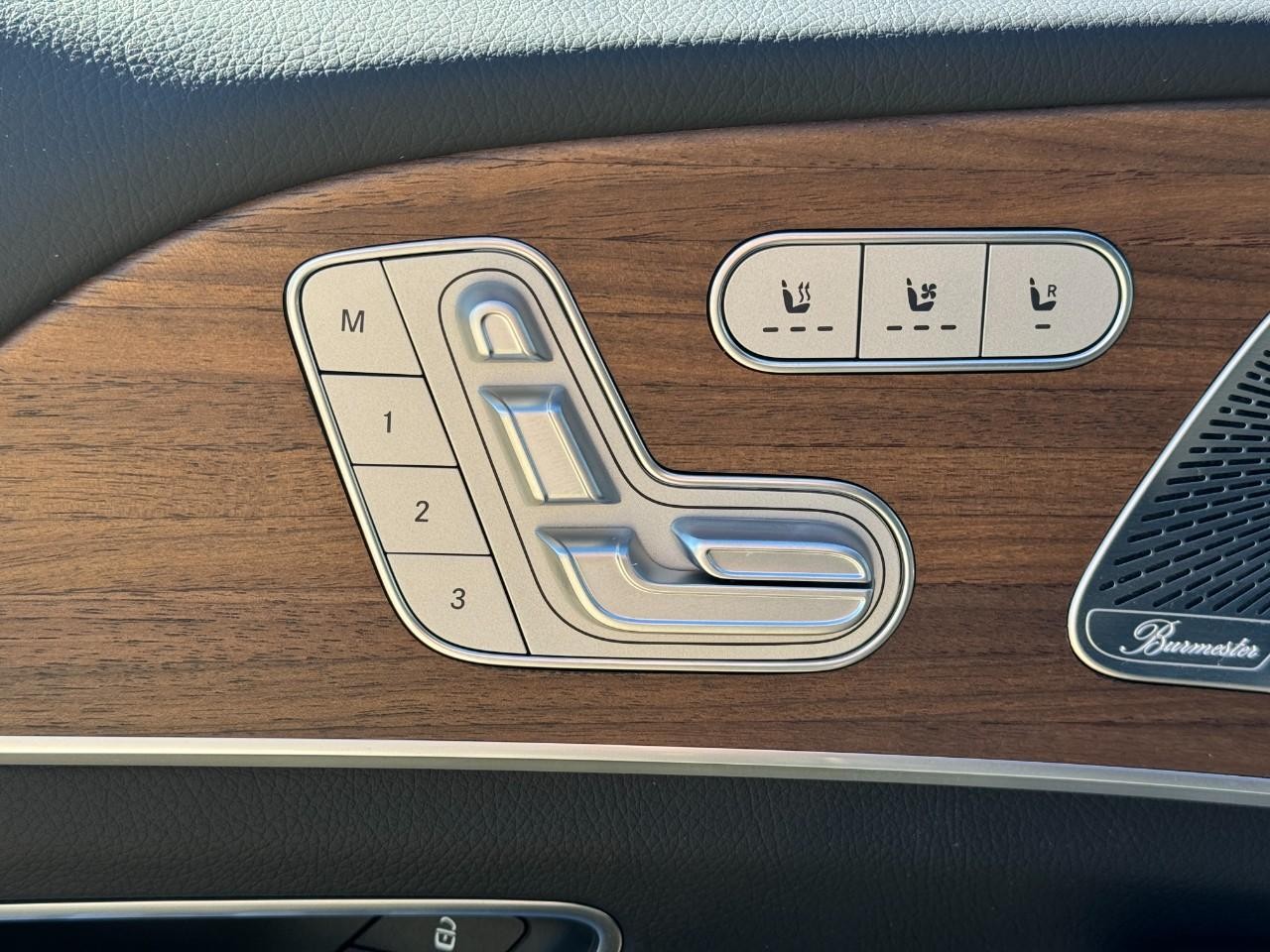 Mercedes-Benz GLE Vehicle Full-screen Gallery Image 25