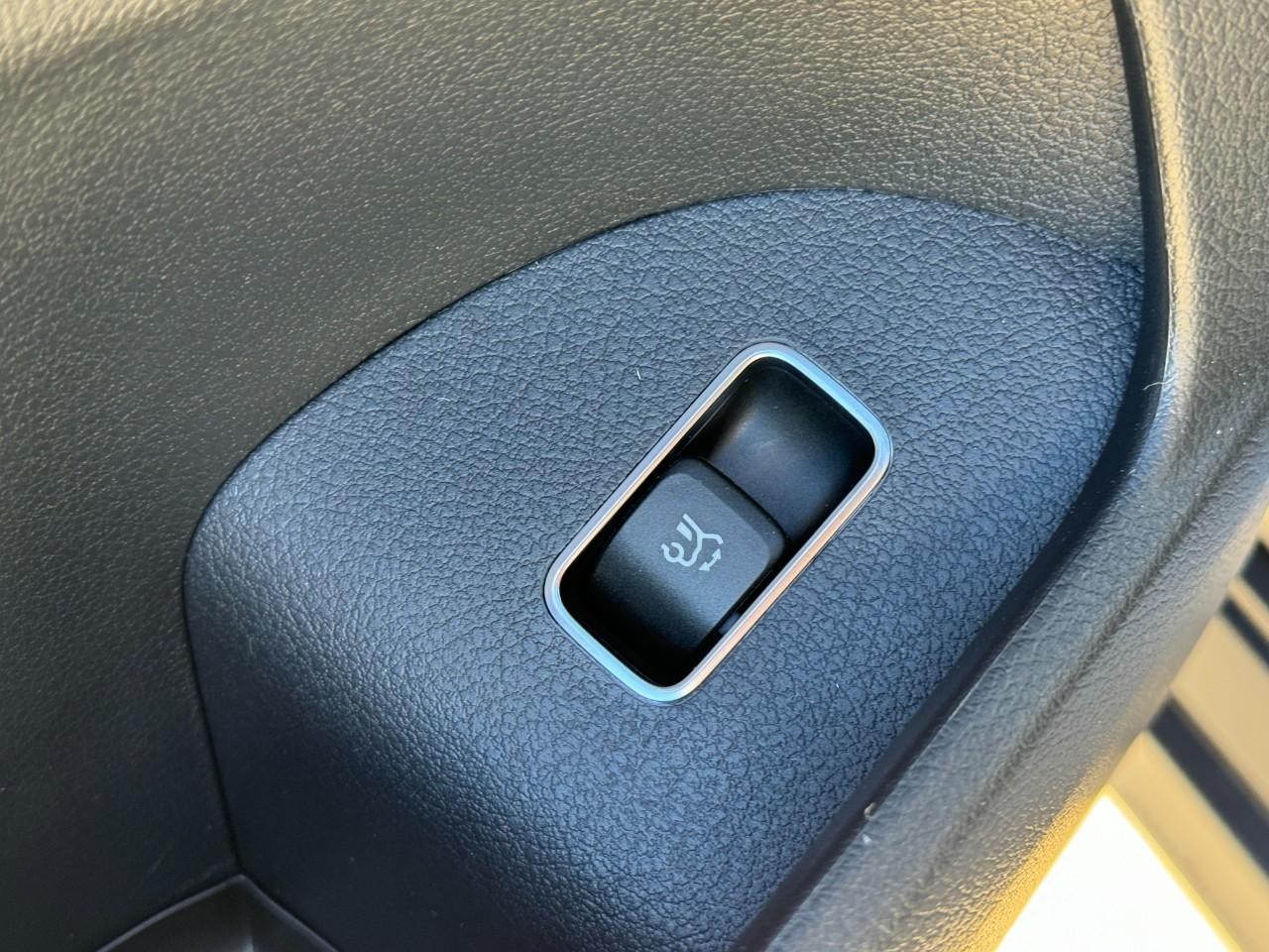 Mercedes-Benz GLE Vehicle Full-screen Gallery Image 28