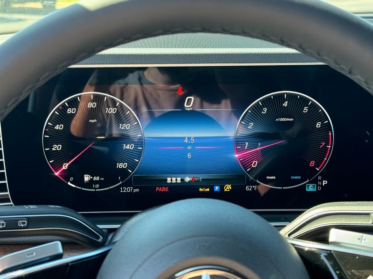 Mercedes-Benz GLE Vehicle Full-screen Gallery Image 35