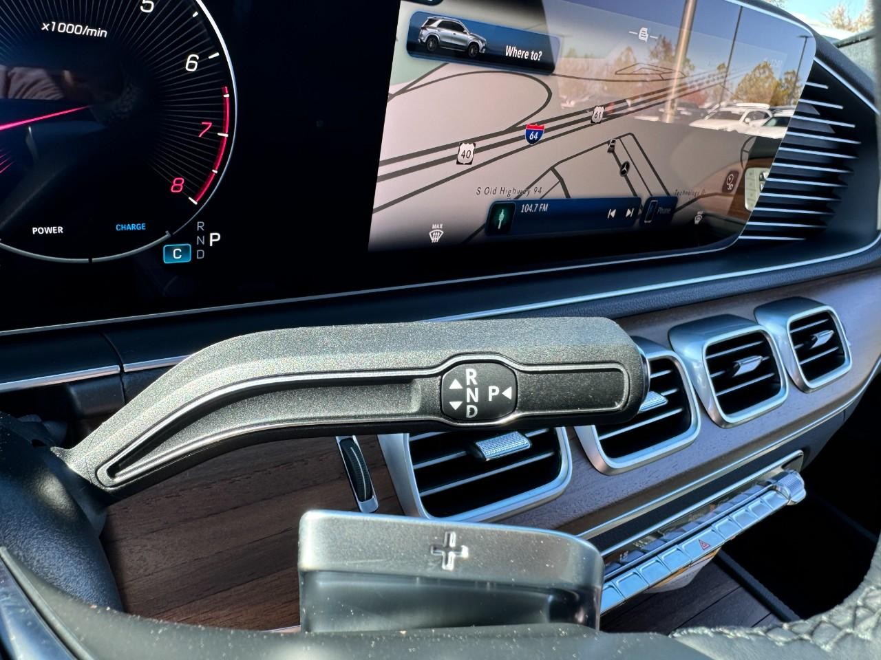 Mercedes-Benz GLE Vehicle Full-screen Gallery Image 36