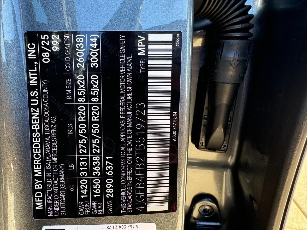 Mercedes-Benz GLE Vehicle Full-screen Gallery Image 38