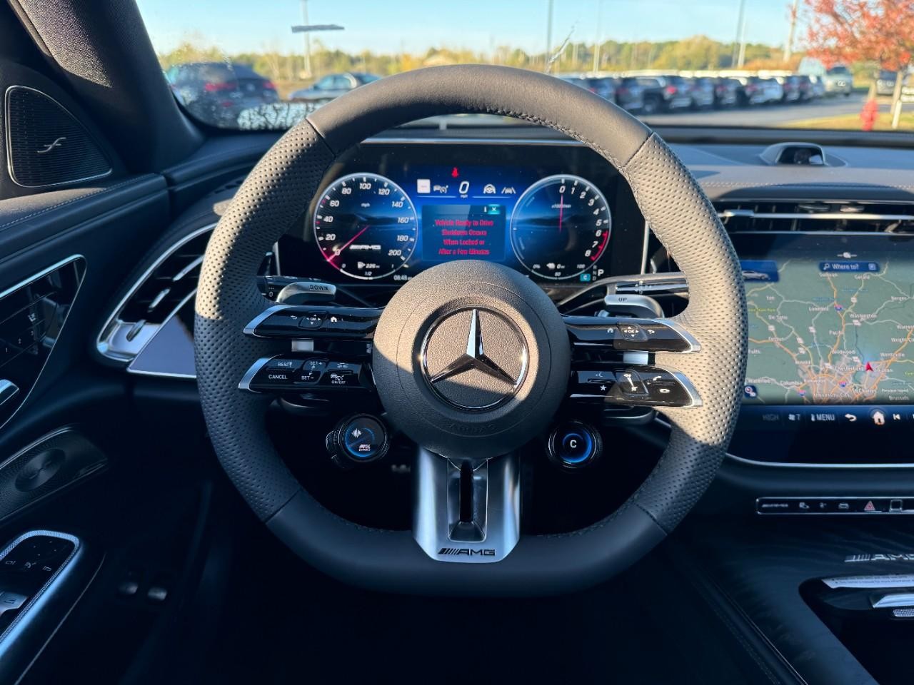 Mercedes-Benz E-Class Vehicle Full-screen Gallery Image 14