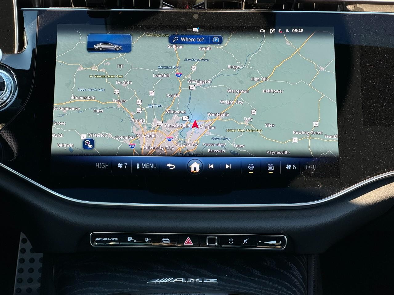 Mercedes-Benz E-Class Vehicle Full-screen Gallery Image 15