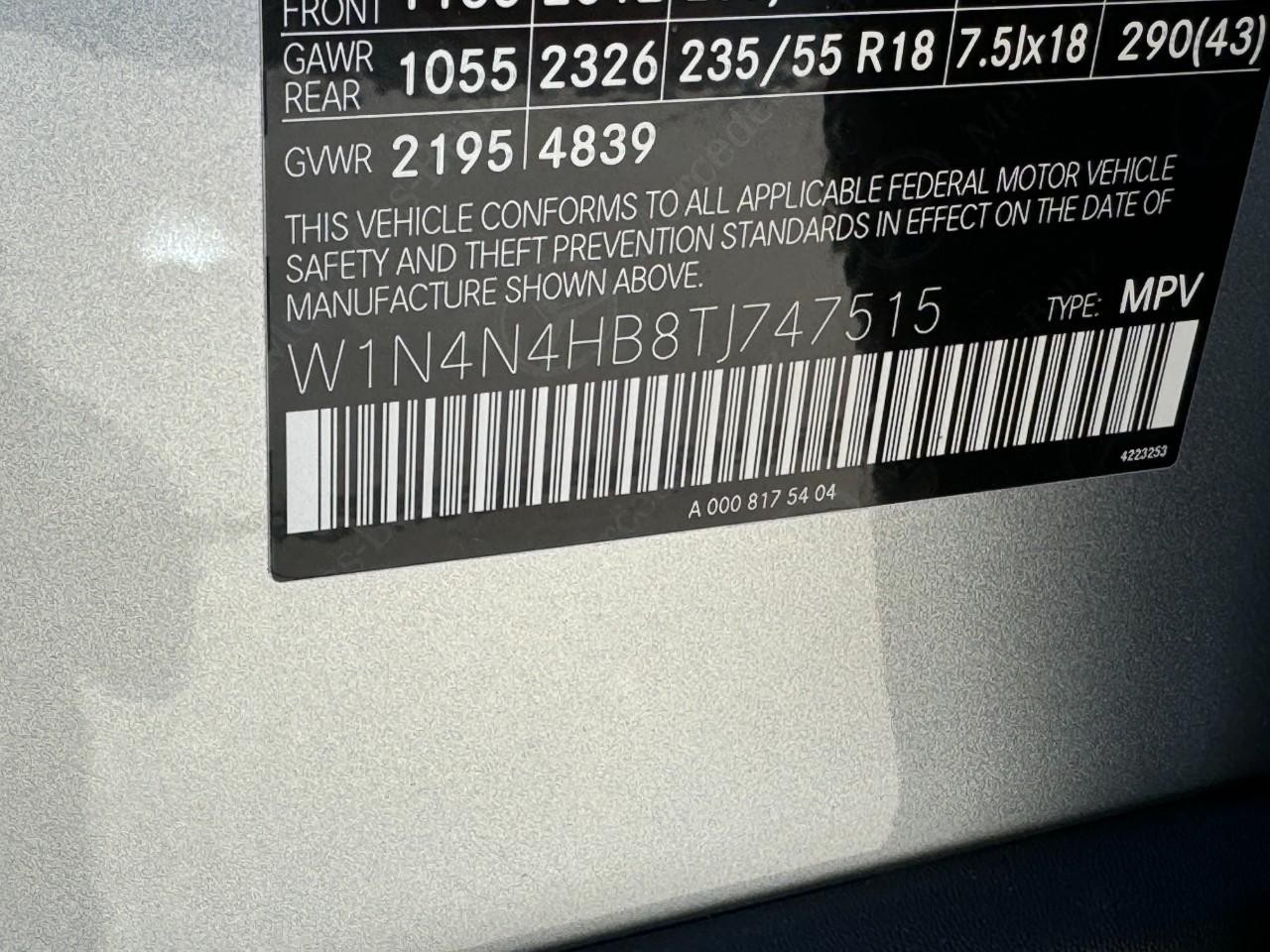 Mercedes-Benz GLA Vehicle Full-screen Gallery Image 35