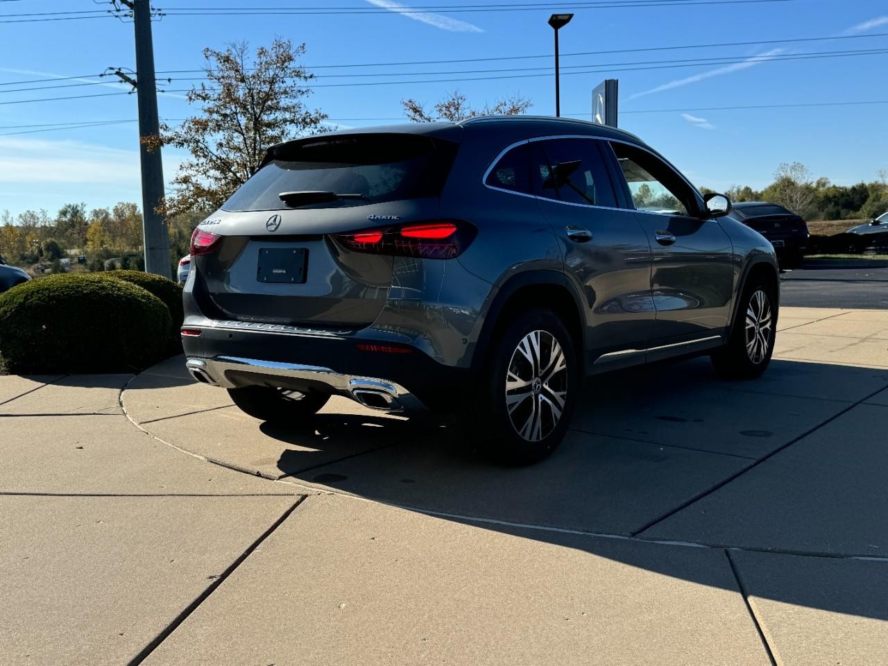 Mercedes-Benz GLA Vehicle Full-screen Gallery Image 04