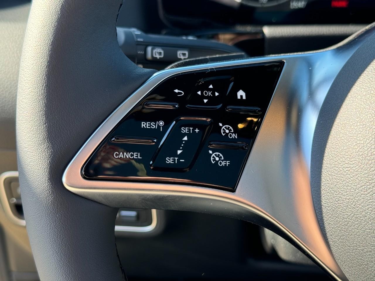 Mercedes-Benz GLA Vehicle Full-screen Gallery Image 31