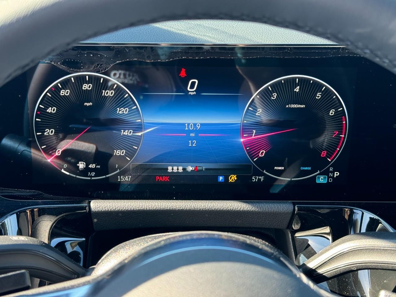 Mercedes-Benz GLA Vehicle Full-screen Gallery Image 33