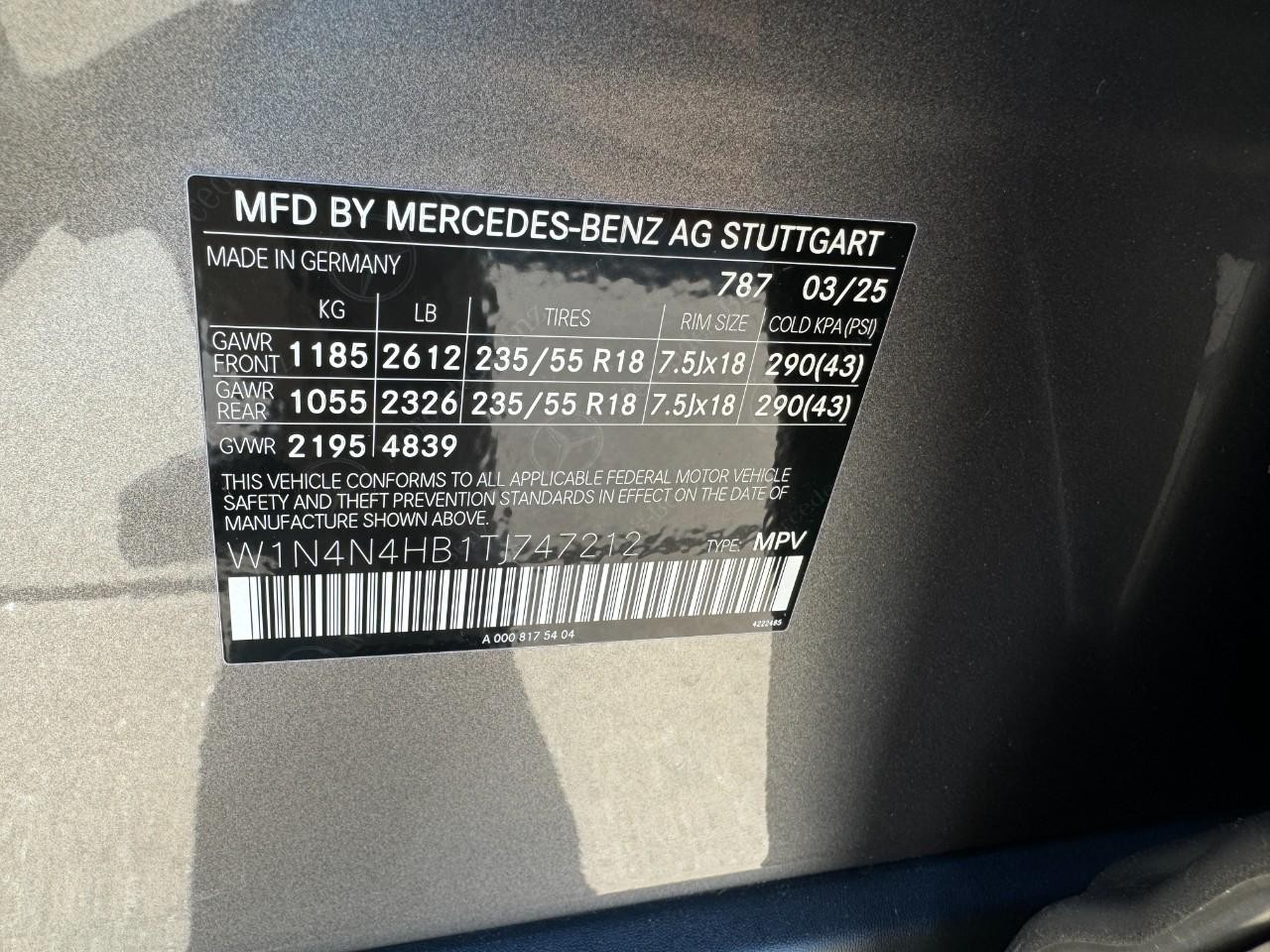 Mercedes-Benz GLA Vehicle Full-screen Gallery Image 36