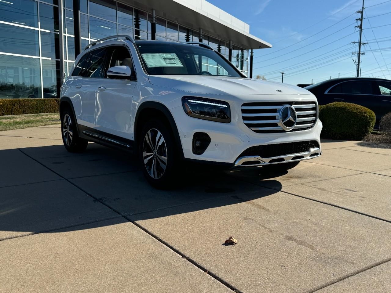 Mercedes-Benz GLB Vehicle Full-screen Gallery Image 6