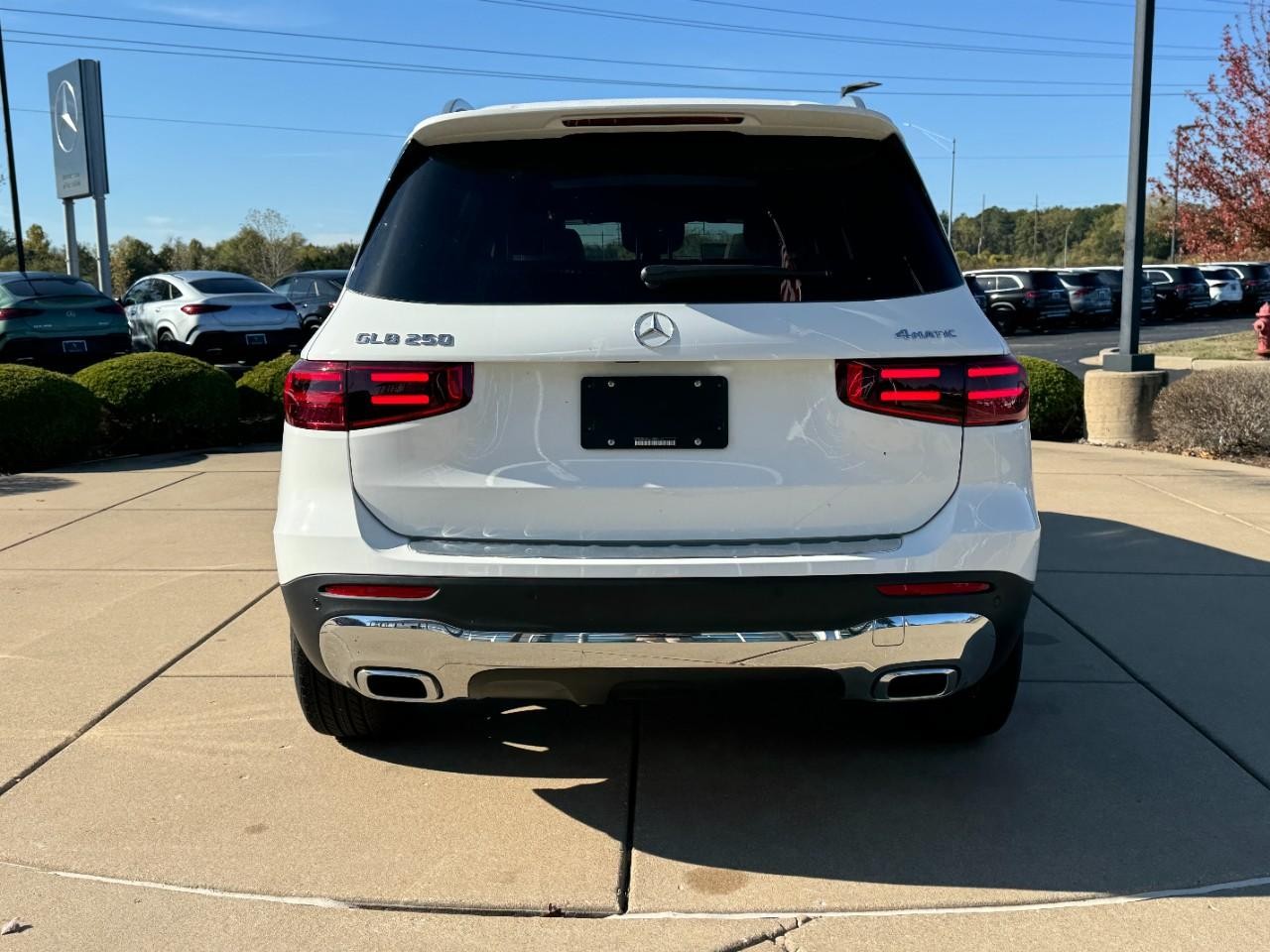 Mercedes-Benz GLB Vehicle Full-screen Gallery Image 9