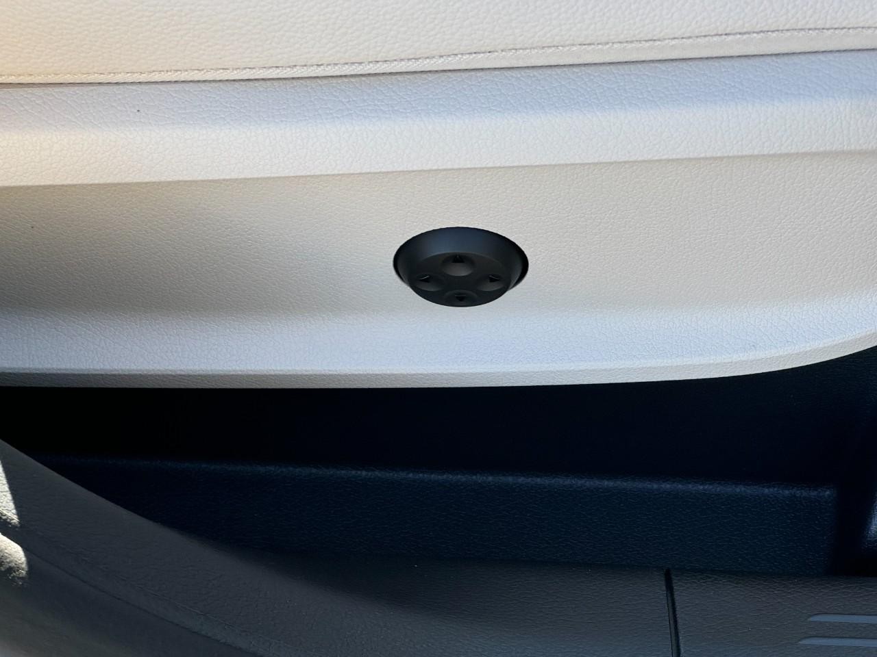 Mercedes-Benz GLB Vehicle Full-screen Gallery Image 19