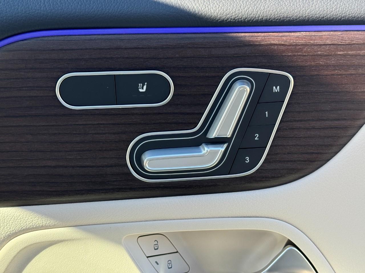 Mercedes-Benz GLB Vehicle Full-screen Gallery Image 20