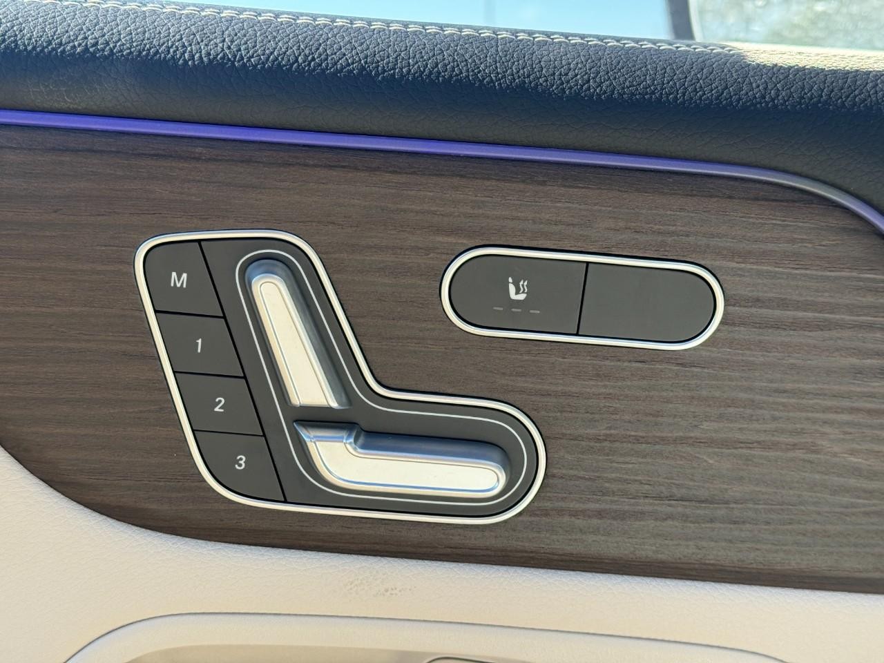 Mercedes-Benz GLB Vehicle Full-screen Gallery Image 23