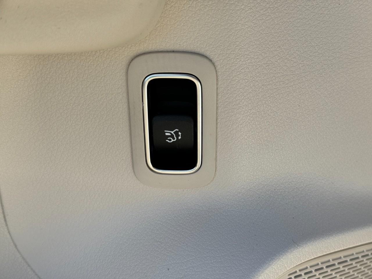 Mercedes-Benz GLB Vehicle Full-screen Gallery Image 26