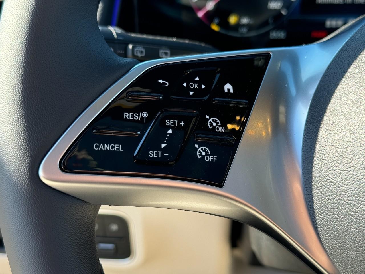 Mercedes-Benz GLB Vehicle Full-screen Gallery Image 31