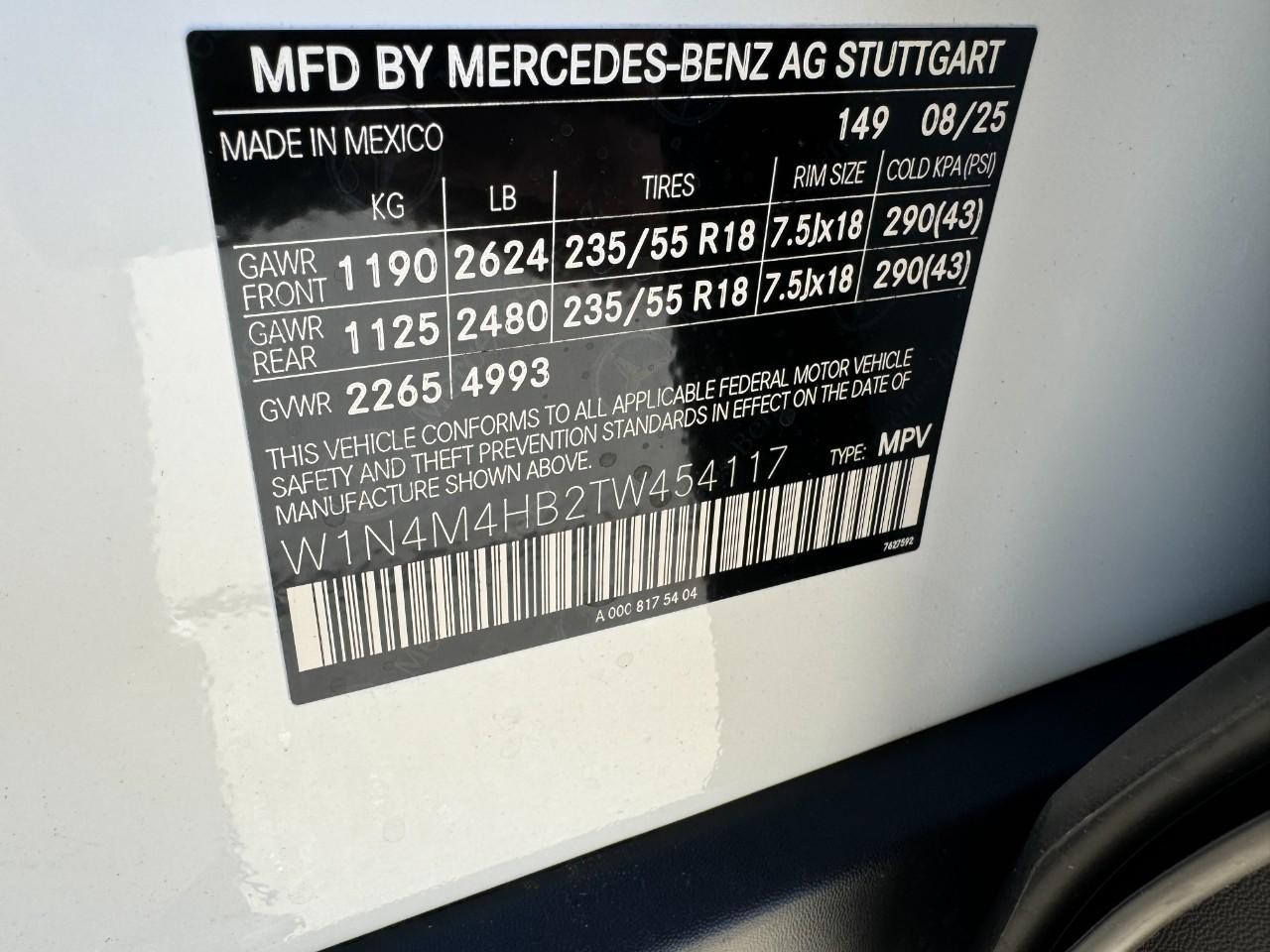 Mercedes-Benz GLB Vehicle Full-screen Gallery Image 36