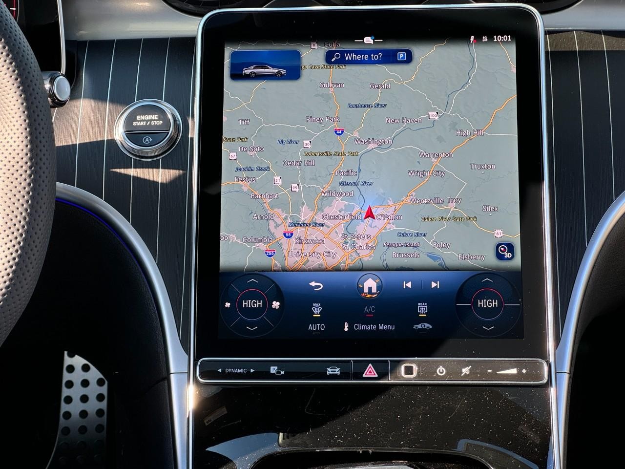 Mercedes-Benz C-Class Vehicle Full-screen Gallery Image 14