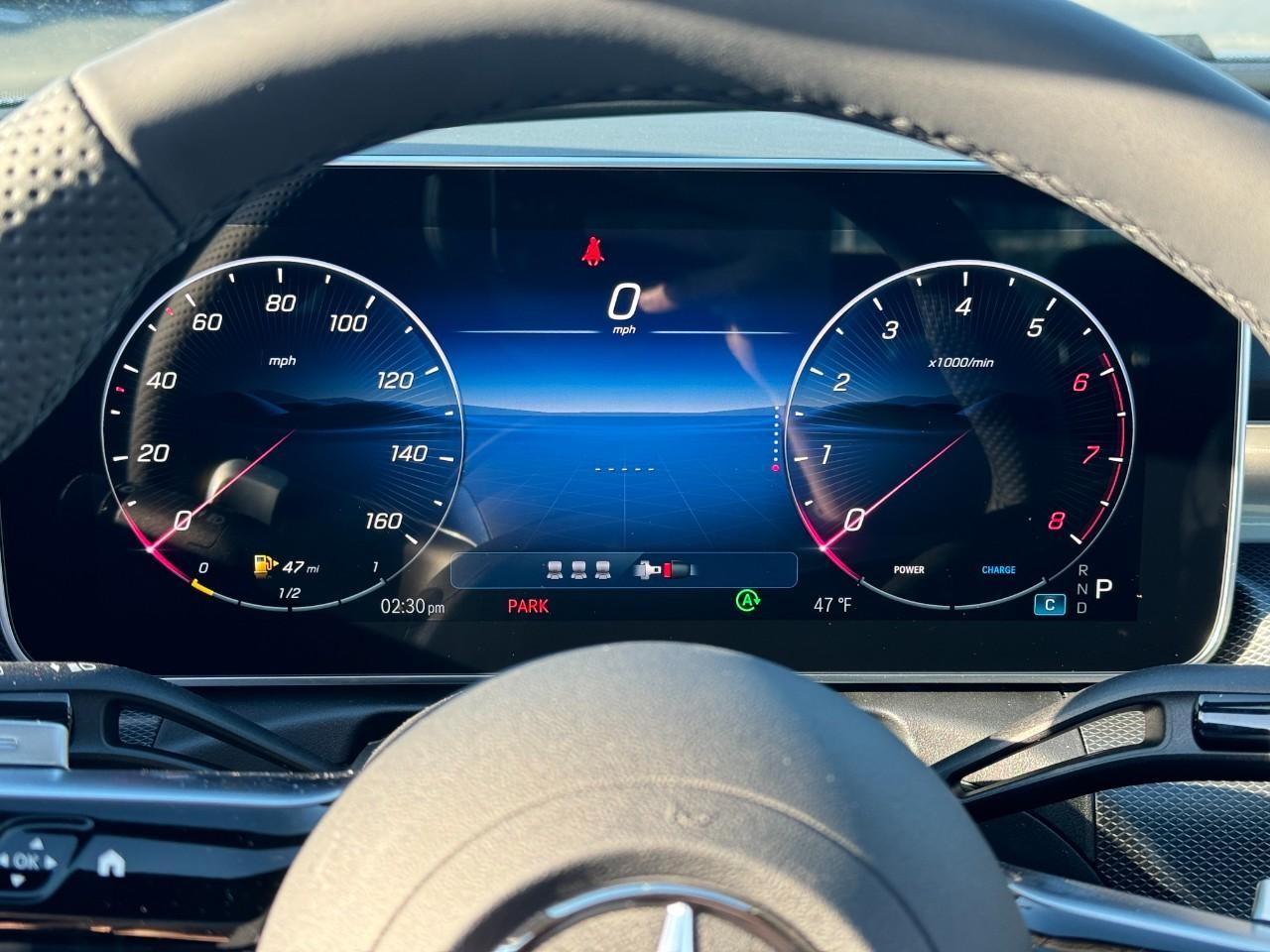 Mercedes-Benz C-Class Vehicle Full-screen Gallery Image 32