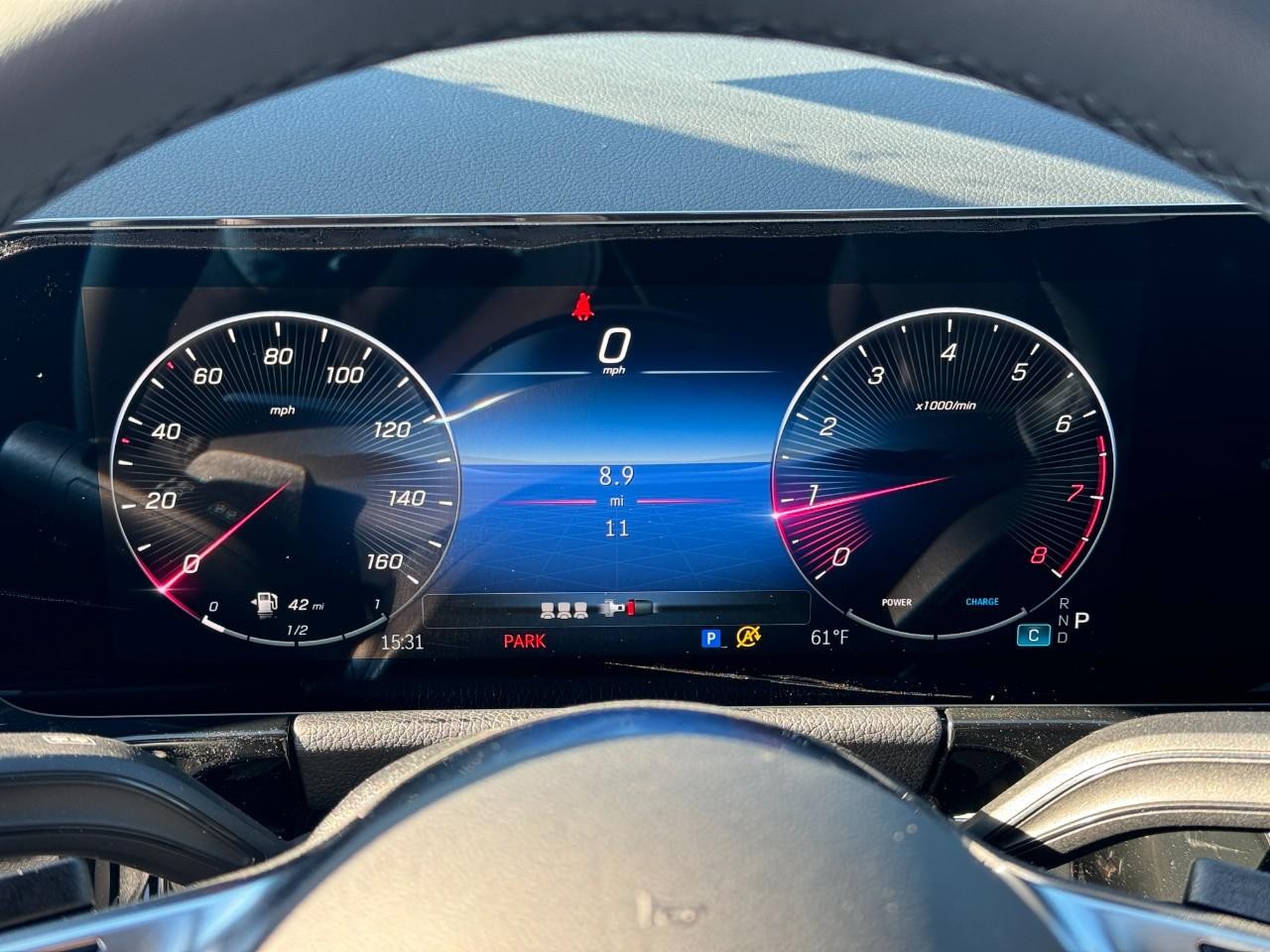 Mercedes-Benz GLA Vehicle Full-screen Gallery Image 32