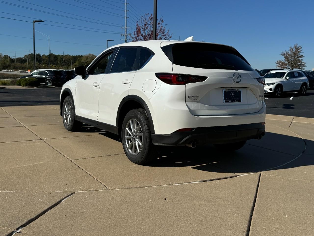 Mazda CX-5 Vehicle Full-screen Gallery Image 3