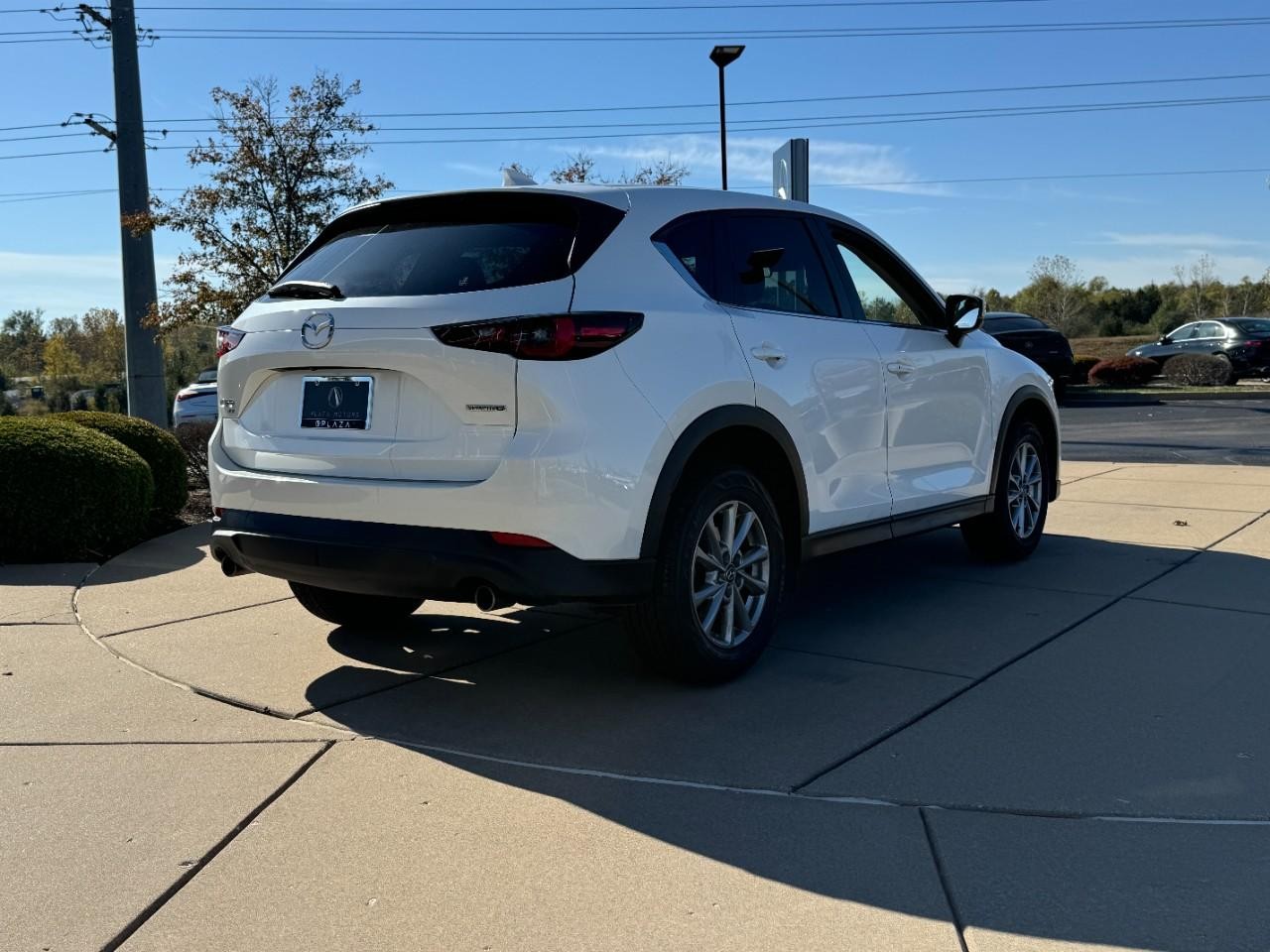 Mazda CX-5 Vehicle Full-screen Gallery Image 4