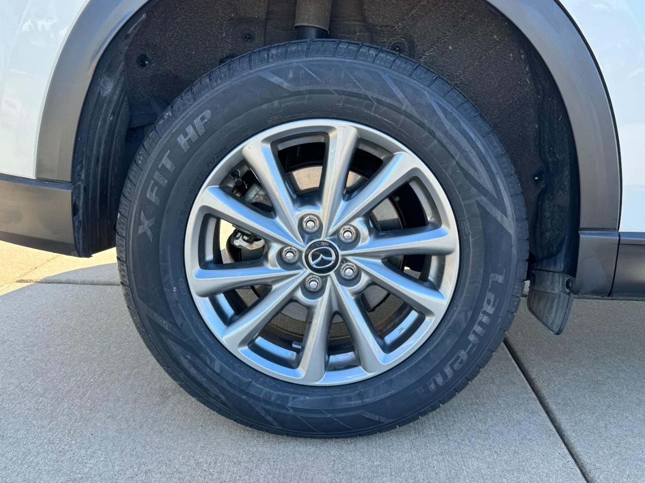 Mazda CX-5 Vehicle Full-screen Gallery Image 5