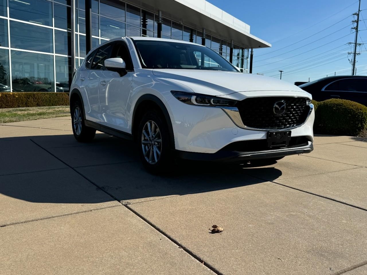 Mazda CX-5 Vehicle Full-screen Gallery Image 6