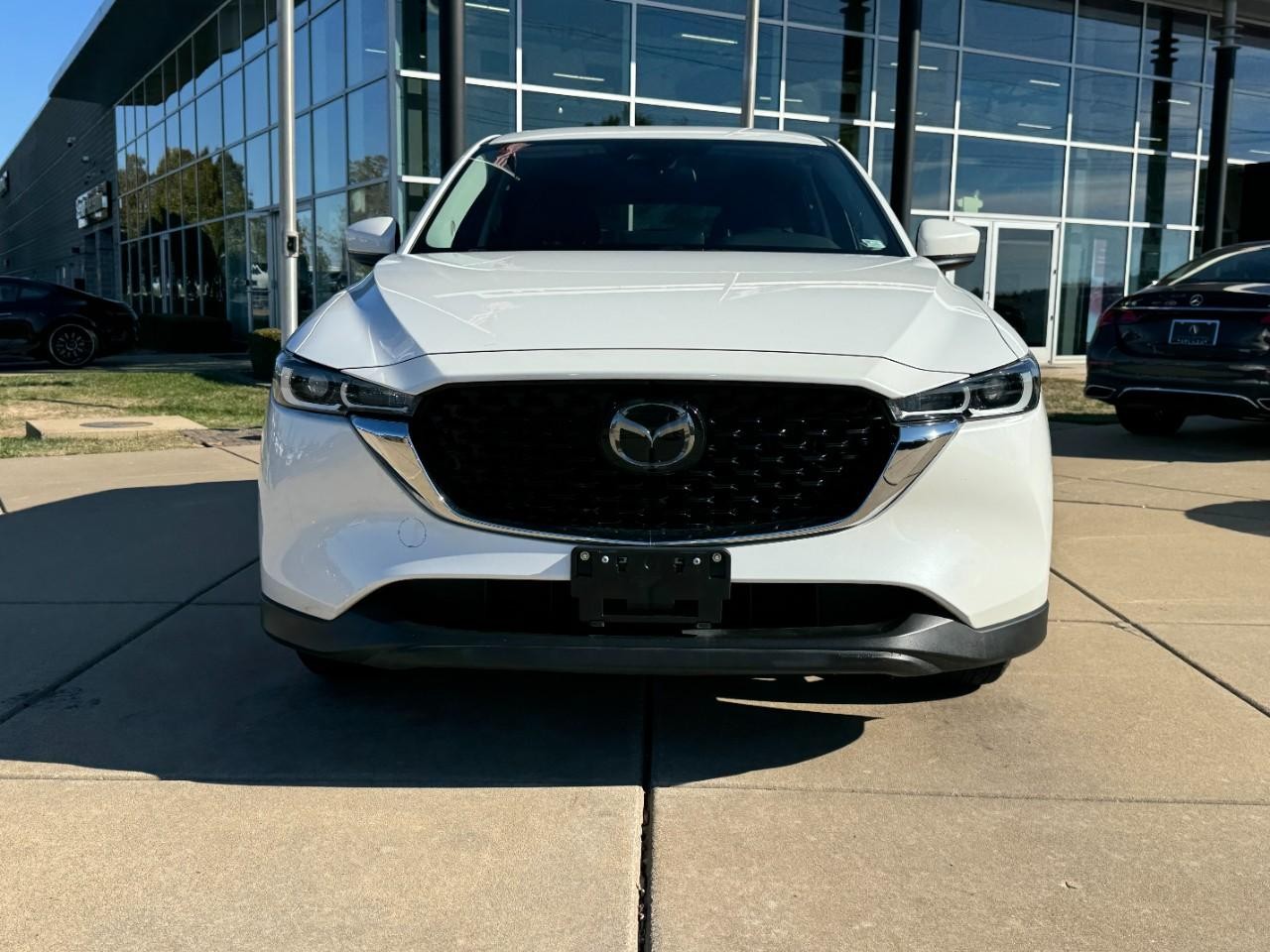 Mazda CX-5 Vehicle Full-screen Gallery Image 7