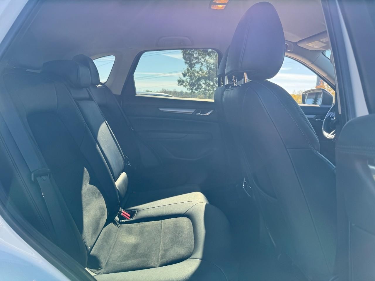 Mazda CX-5 Vehicle Full-screen Gallery Image 10