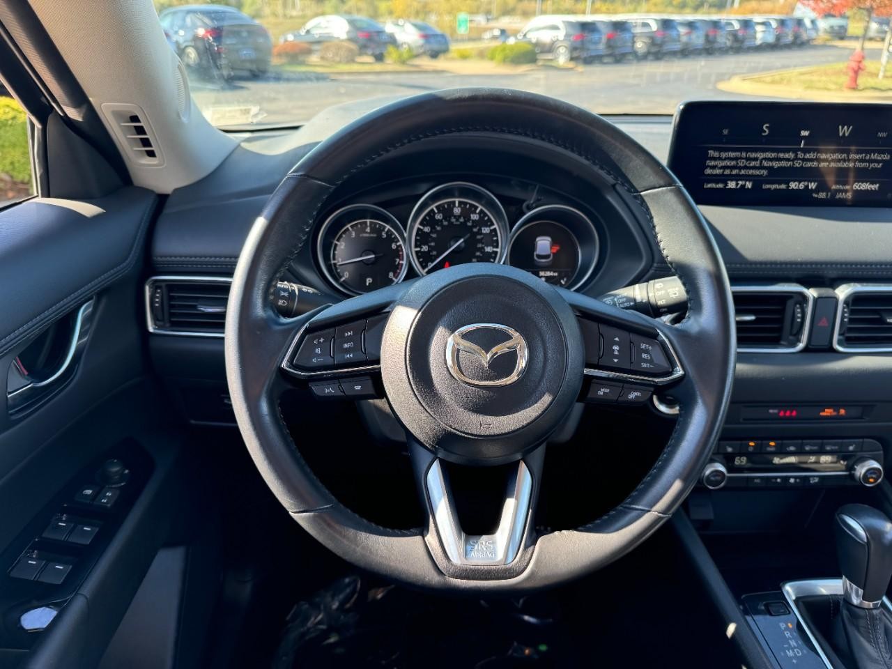 Mazda CX-5 Vehicle Full-screen Gallery Image 12