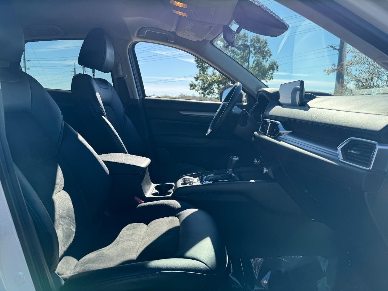 Mazda CX-5 Vehicle Full-screen Gallery Image 17