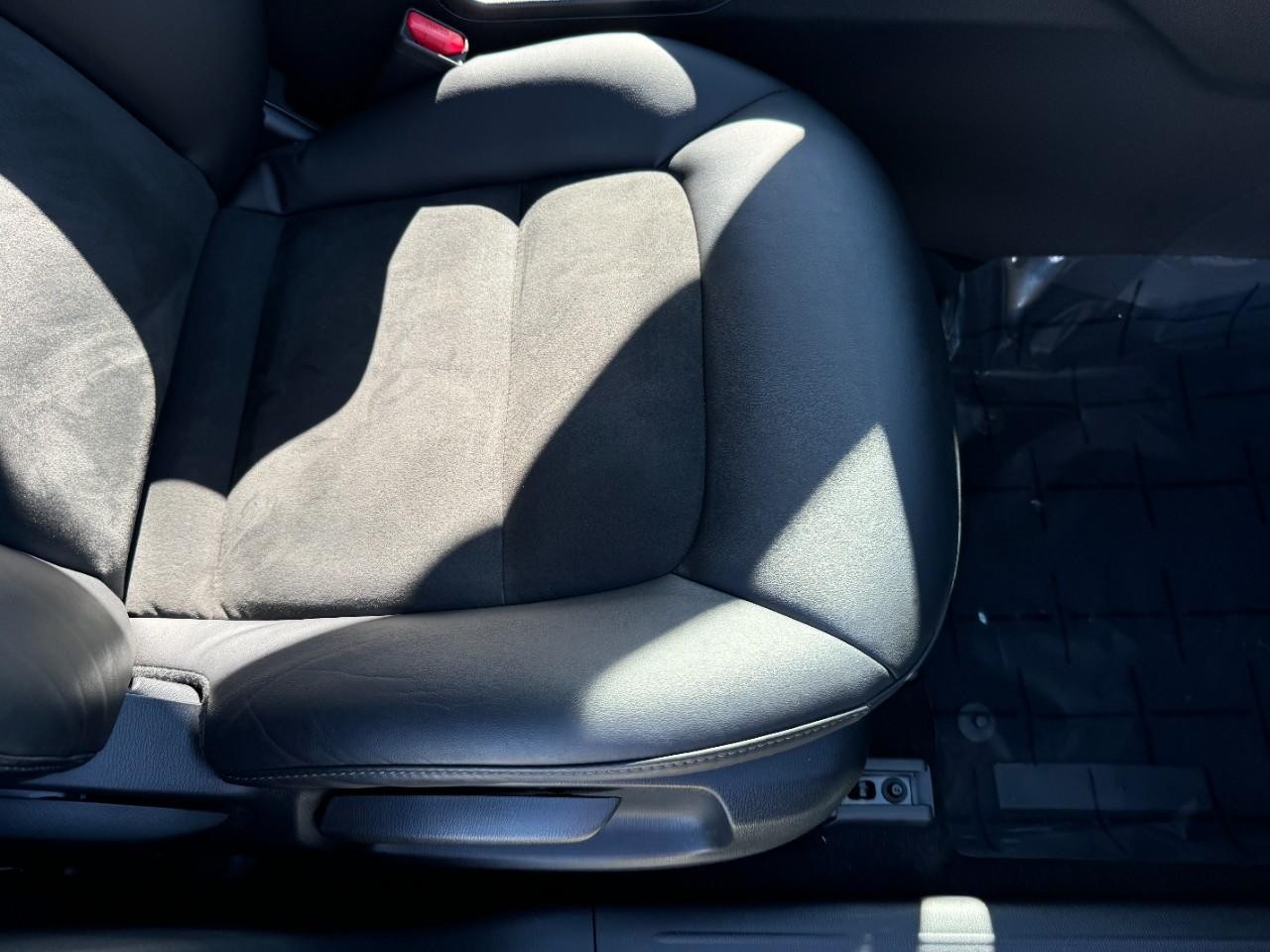 Mazda CX-5 Vehicle Full-screen Gallery Image 18