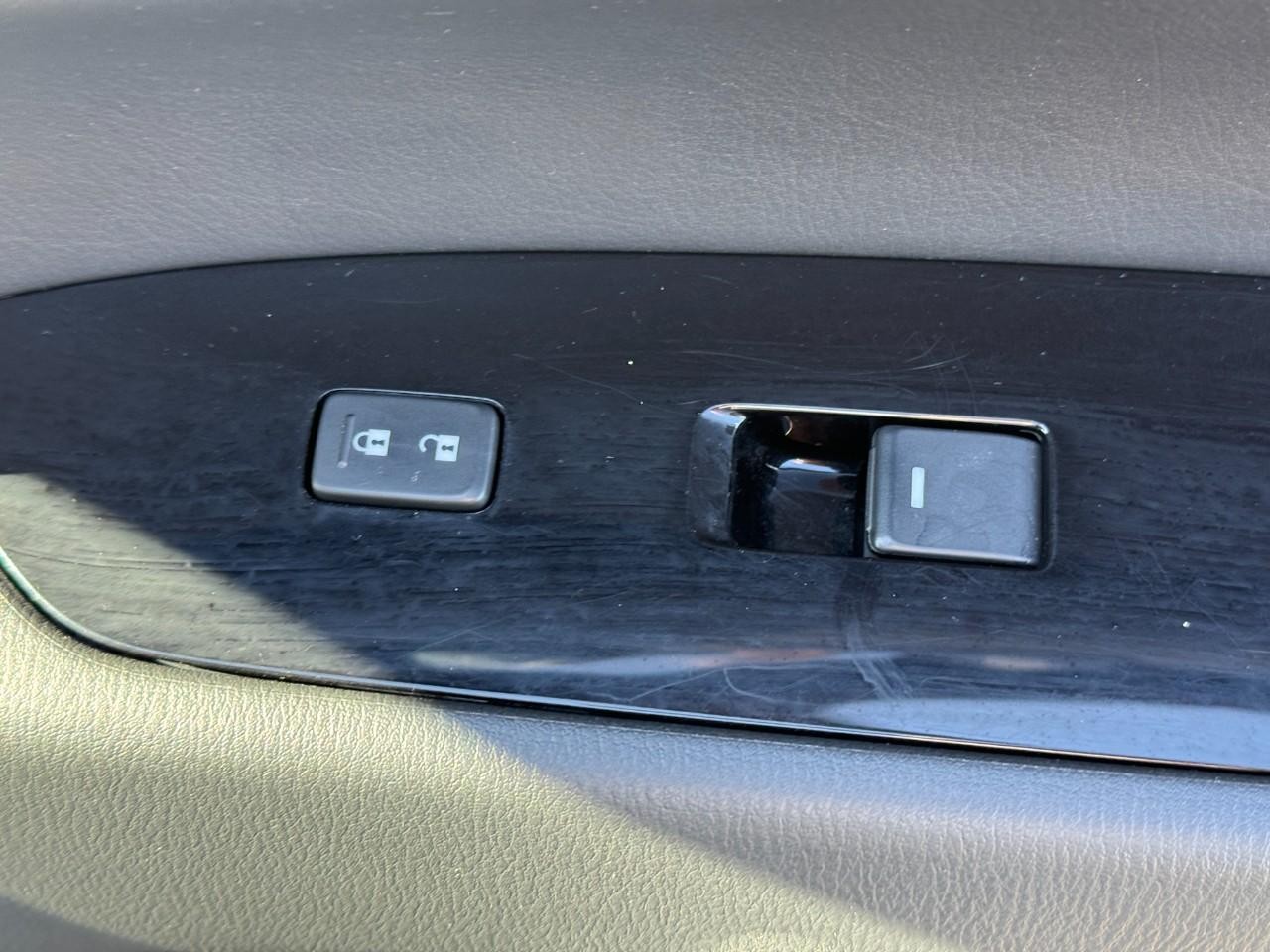 Mazda CX-5 Vehicle Full-screen Gallery Image 20