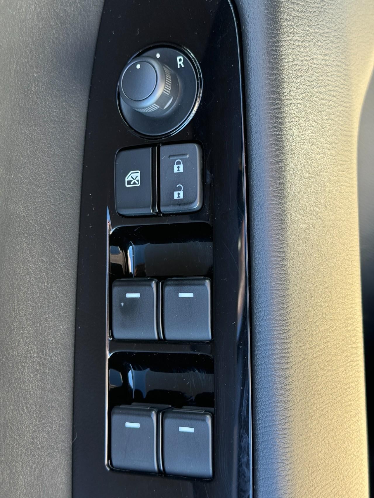 Mazda CX-5 Vehicle Full-screen Gallery Image 21