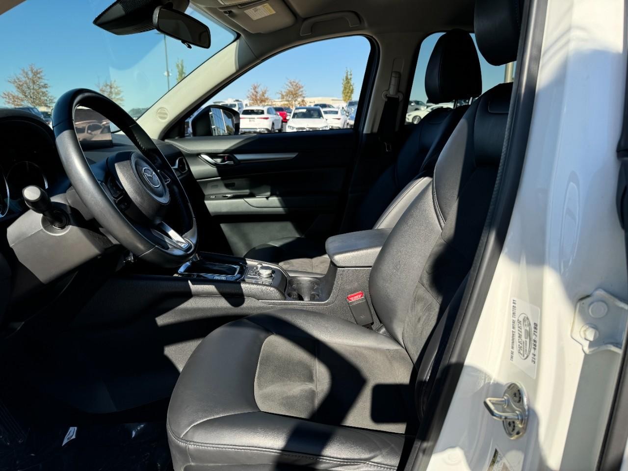 Mazda CX-5 Vehicle Full-screen Gallery Image 22