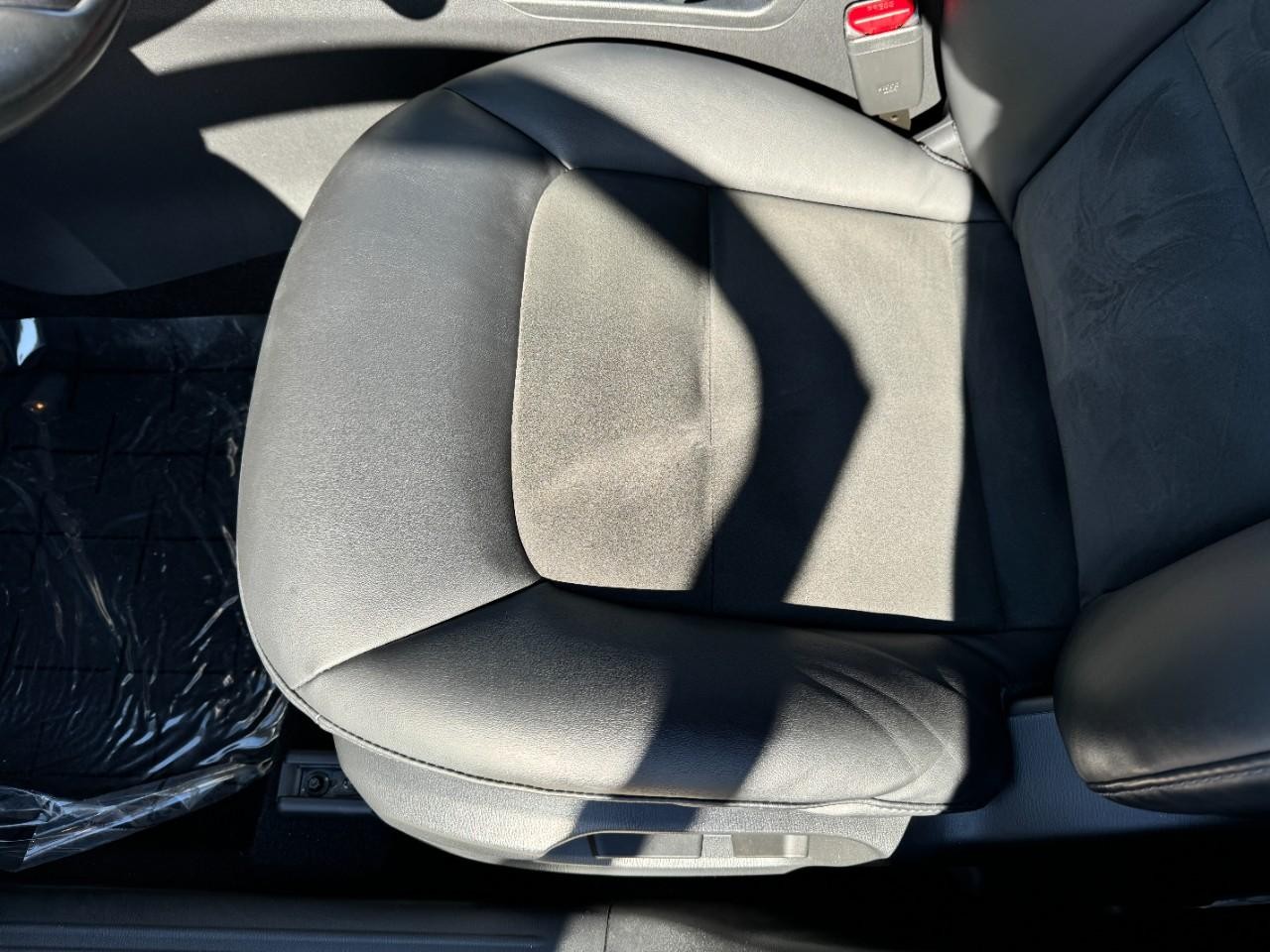 Mazda CX-5 Vehicle Full-screen Gallery Image 23