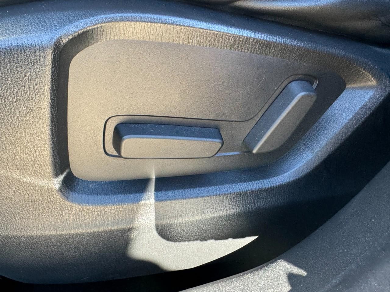 Mazda CX-5 Vehicle Full-screen Gallery Image 24