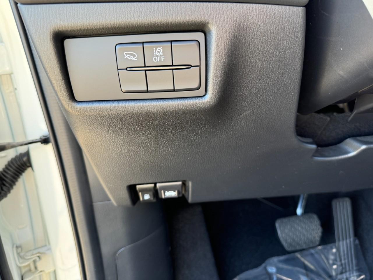 Mazda CX-5 Vehicle Full-screen Gallery Image 25