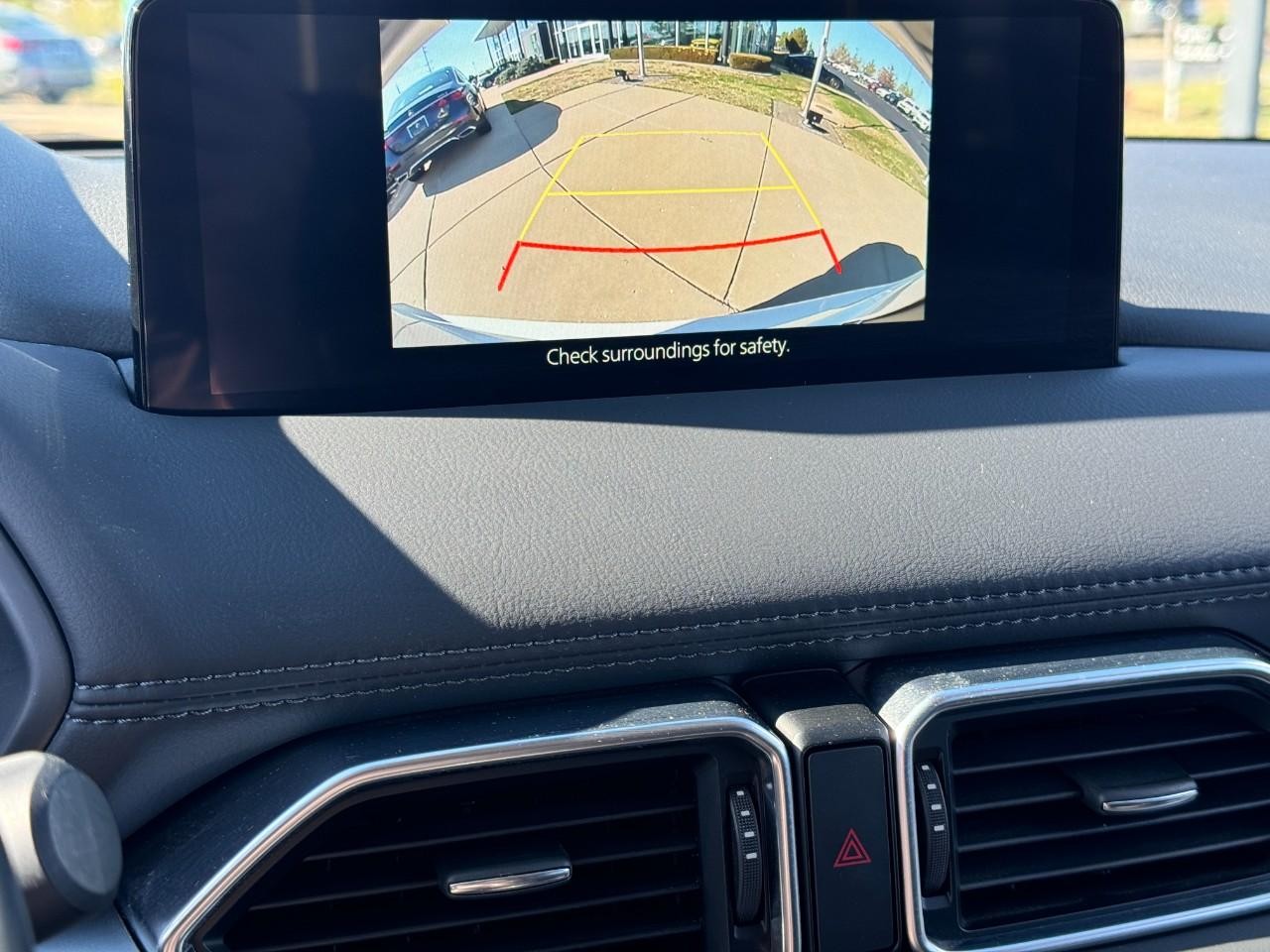 Mazda CX-5 Vehicle Full-screen Gallery Image 29