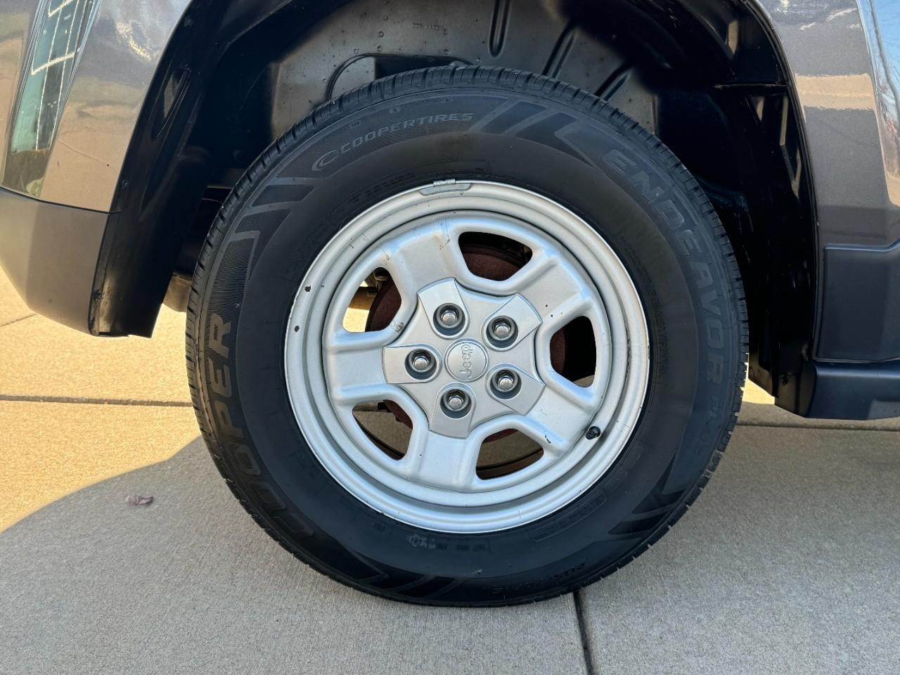 Jeep Patriot Vehicle Full-screen Gallery Image 5