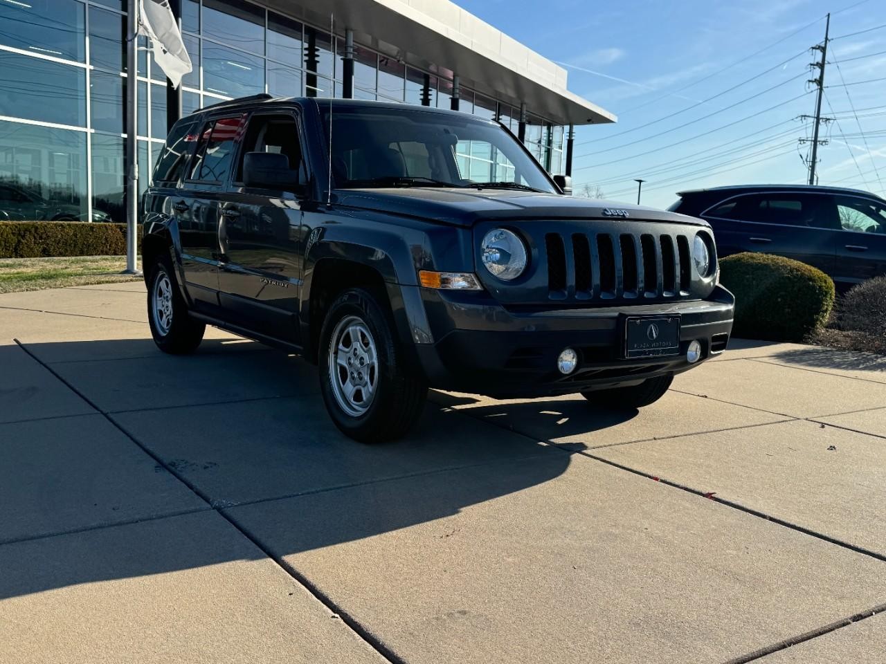 Jeep Patriot Vehicle Full-screen Gallery Image 6
