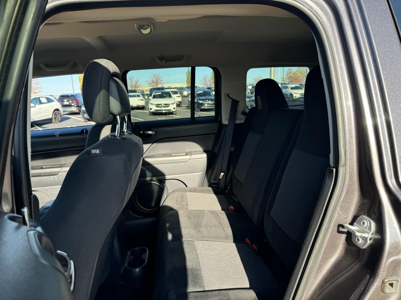 Jeep Patriot Vehicle Full-screen Gallery Image 8