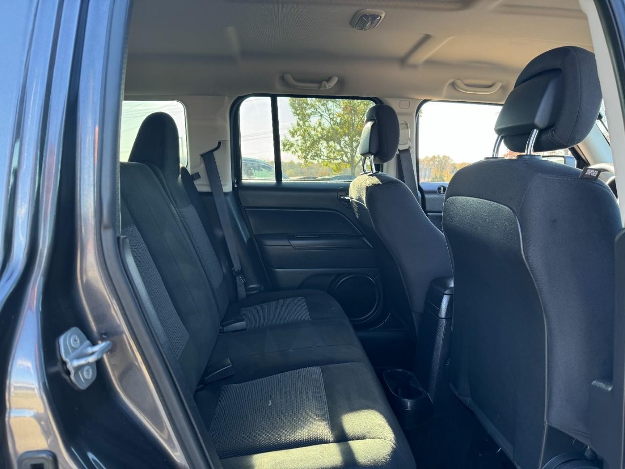 Jeep Patriot Vehicle Full-screen Gallery Image 10