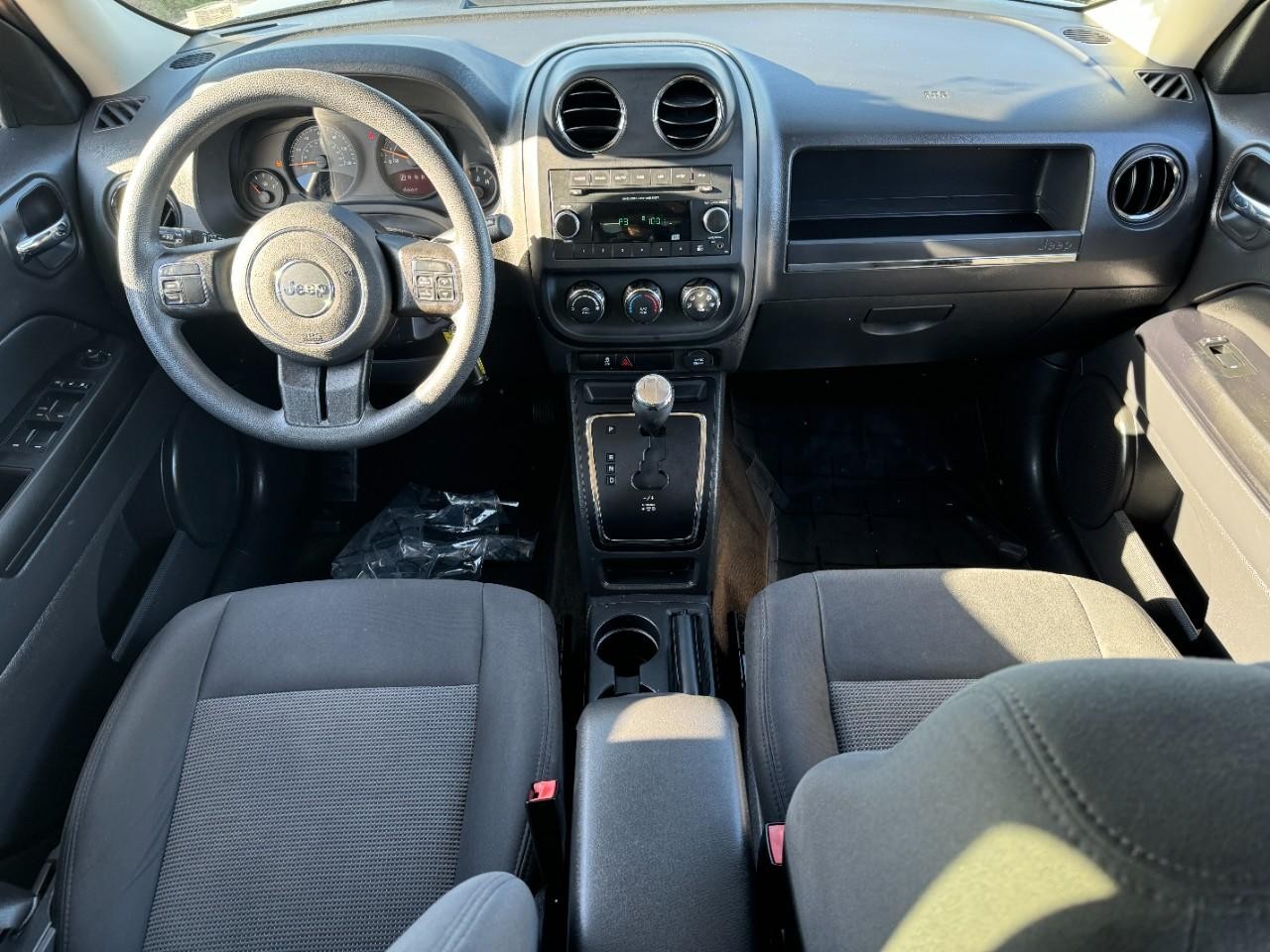 Jeep Patriot Vehicle Full-screen Gallery Image 11