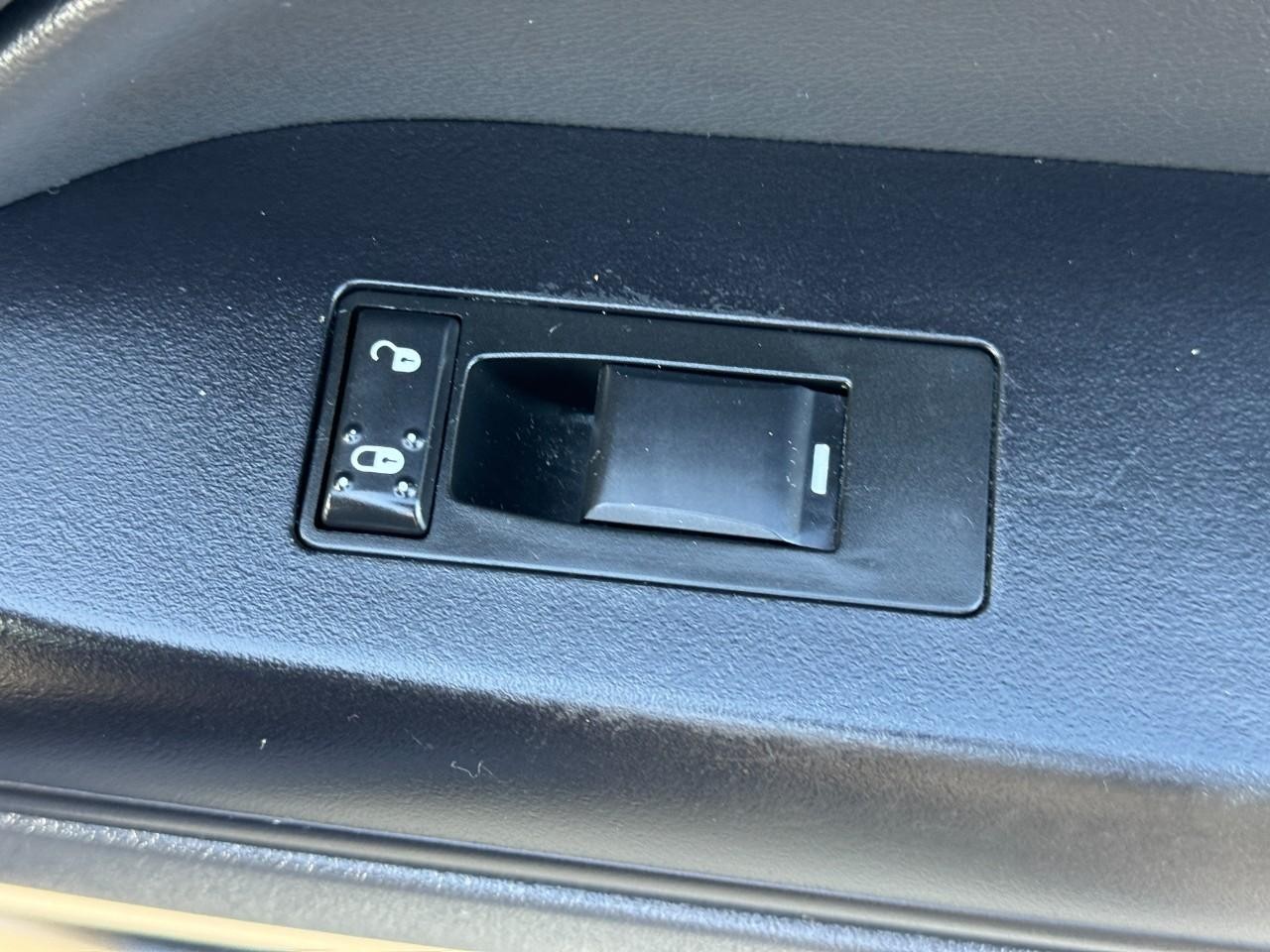 Jeep Patriot Vehicle Full-screen Gallery Image 20