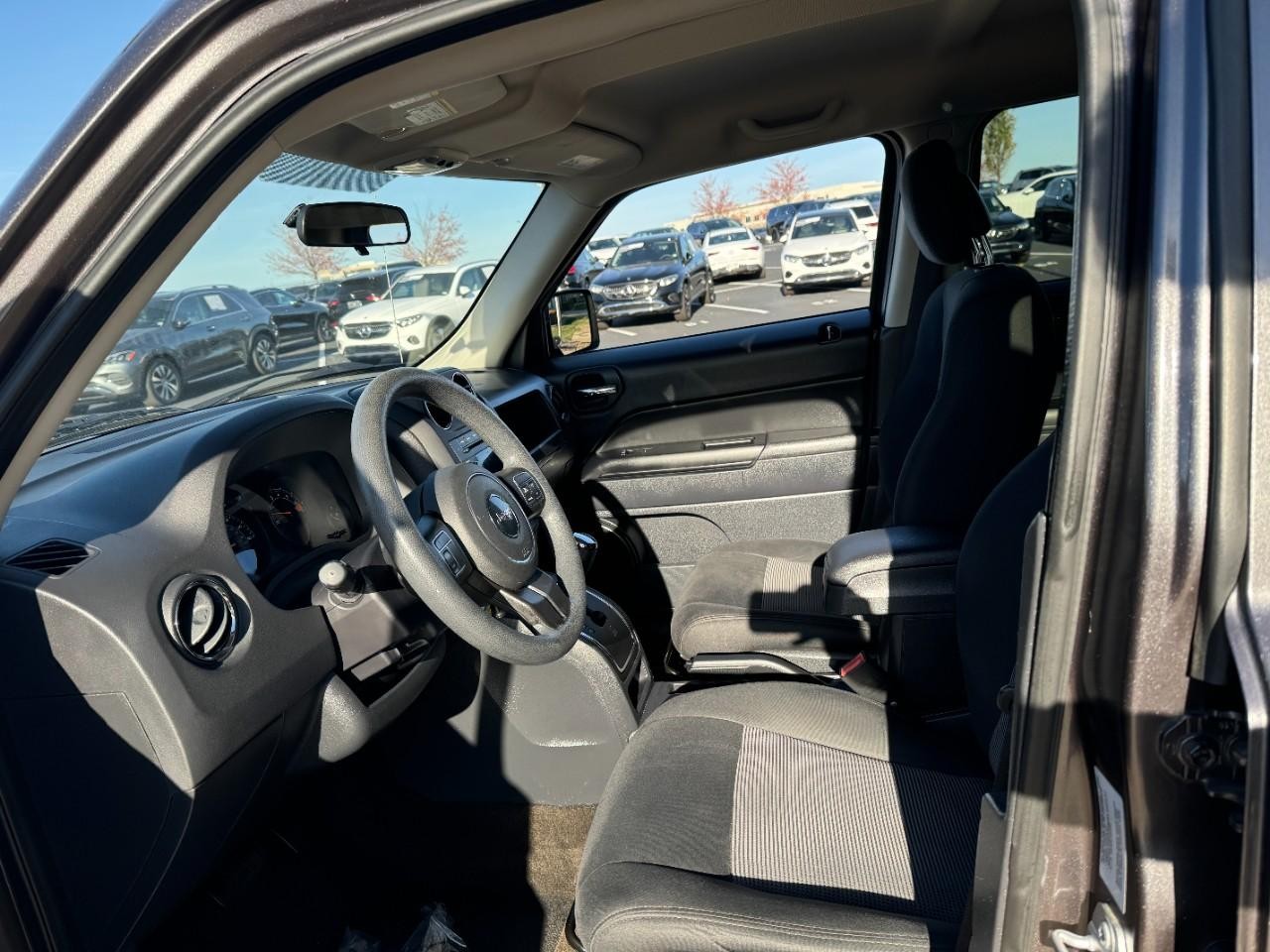 Jeep Patriot Vehicle Full-screen Gallery Image 22